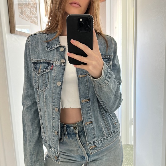 Levi’s Jean Jacket - Picture 1 of 1